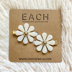 EACH Jewels Mother of Pearl Daisy Flower Barrette Set NWT